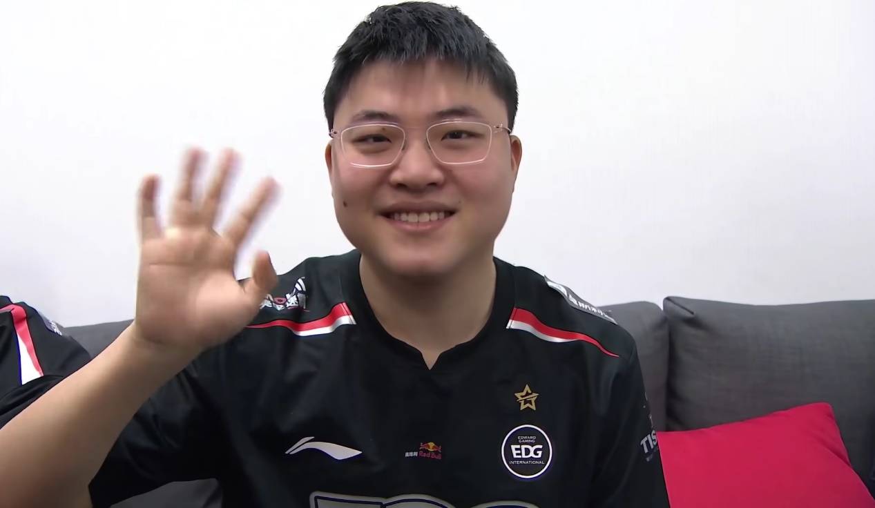 RNG前途光明！，Uzi新星夺冠表现突出全场沸腾不已的简单介绍