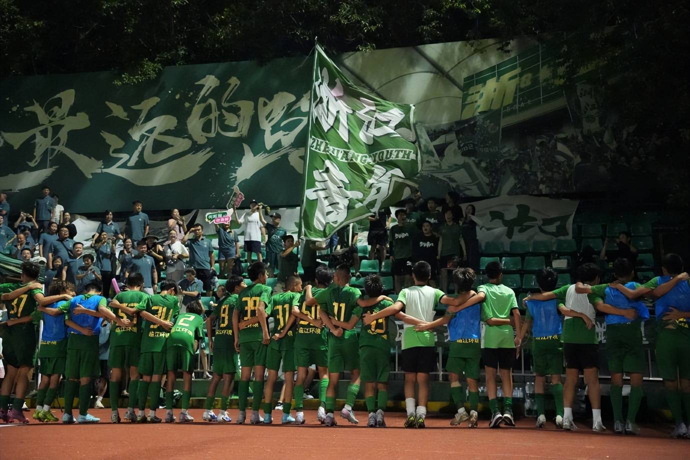 中超赛程吃紧，皇家马德里加时末段防线松动，引发热议，球队文化再被提及的简单介绍